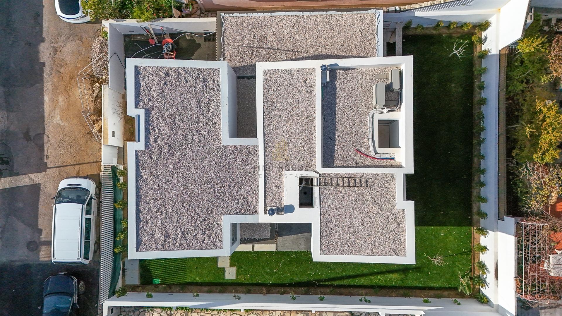 Moradia Isolada T4 com jardim e Garagem Box em Tires, São Domingos de Rana