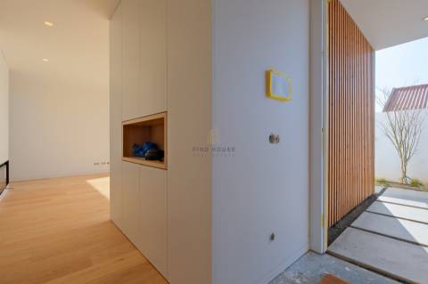 Moradia Isolada T4 com jardim e Garagem Box em Tires, São Domingos de Rana