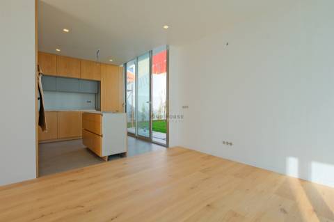 Moradia Isolada T4 com jardim e Garagem Box em Tires, São Domingos de Rana