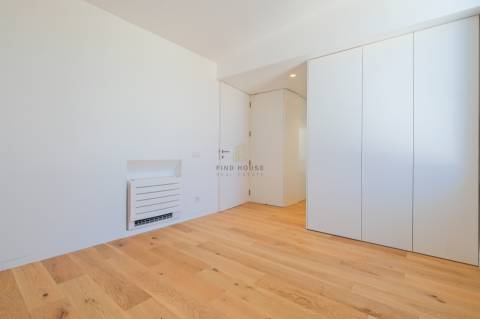 Moradia Isolada T4 com jardim e Garagem Box em Tires, São Domingos de Rana