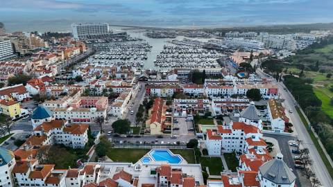 Apartamento T2 totalmente remodelado, em condomínio privado, em Vilamoura