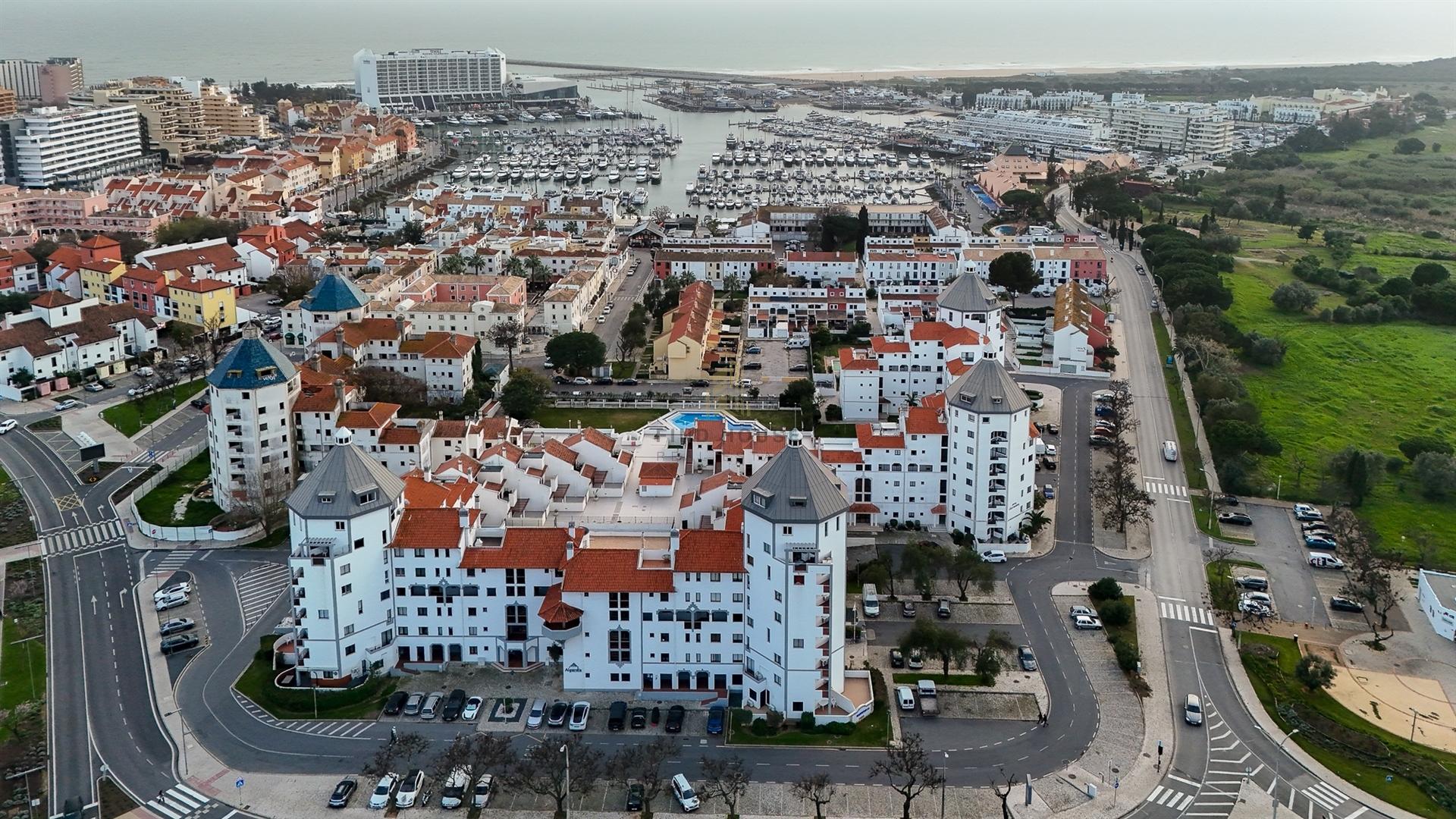 Apartamento T2 totalmente remodelado, em condomínio privado, em Vilamoura