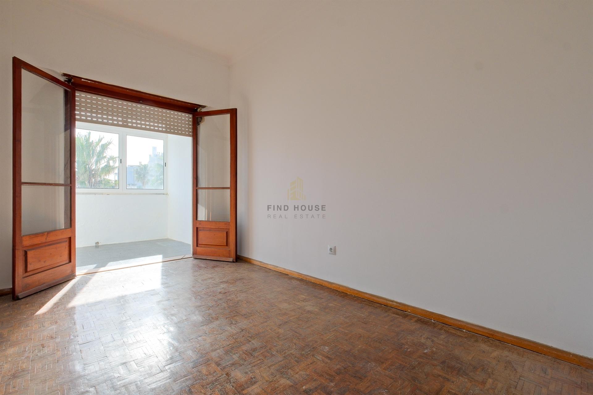 Apartamento T2 na zona da Figueirinha em Oeiras