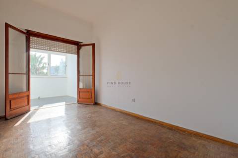 Apartamento T2 na zona da Figueirinha em Oeiras