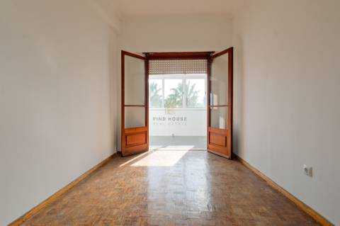 Apartamento T2 na zona da Figueirinha em Oeiras