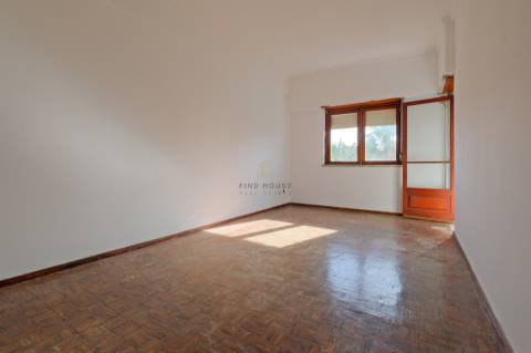 Apartamento T2 na zona da Figueirinha em Oeiras