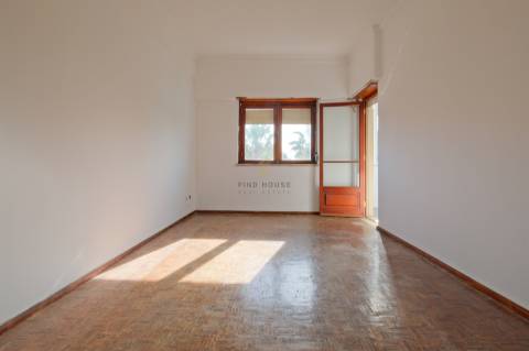 Apartamento T2 na zona da Figueirinha em Oeiras