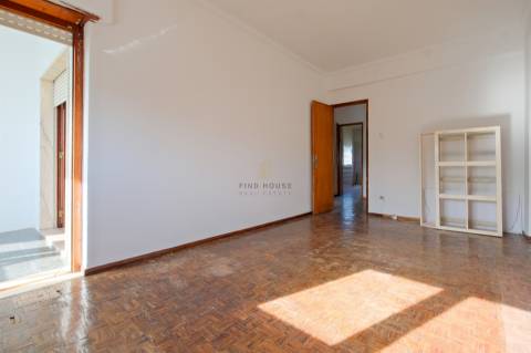 Apartamento T2 na zona da Figueirinha em Oeiras