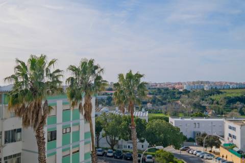 Apartamento T2 na zona da Figueirinha em Oeiras