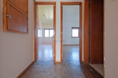 Apartamento T2 na zona da Figueirinha em Oeiras