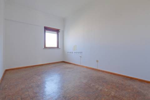 Apartamento T2 na zona da Figueirinha em Oeiras