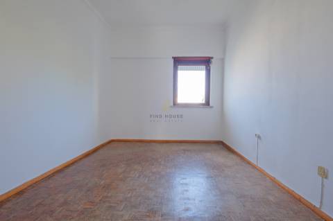 Apartamento T2 na zona da Figueirinha em Oeiras