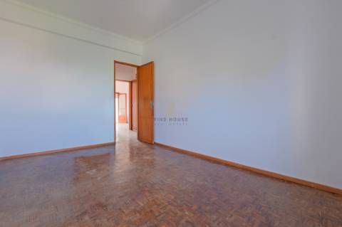 Apartamento T2 na zona da Figueirinha em Oeiras