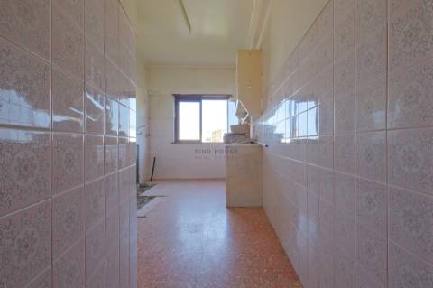 Apartamento T2 na zona da Figueirinha em Oeiras