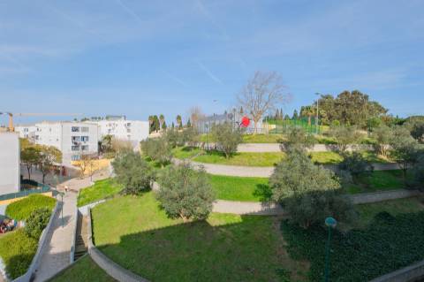 Apartamento T2 na zona da Figueirinha em Oeiras