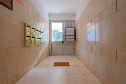 Apartamento T2 na zona da Figueirinha em Oeiras