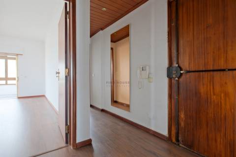 Apartamento T2 com vista mar na figueirinha, Oeiras