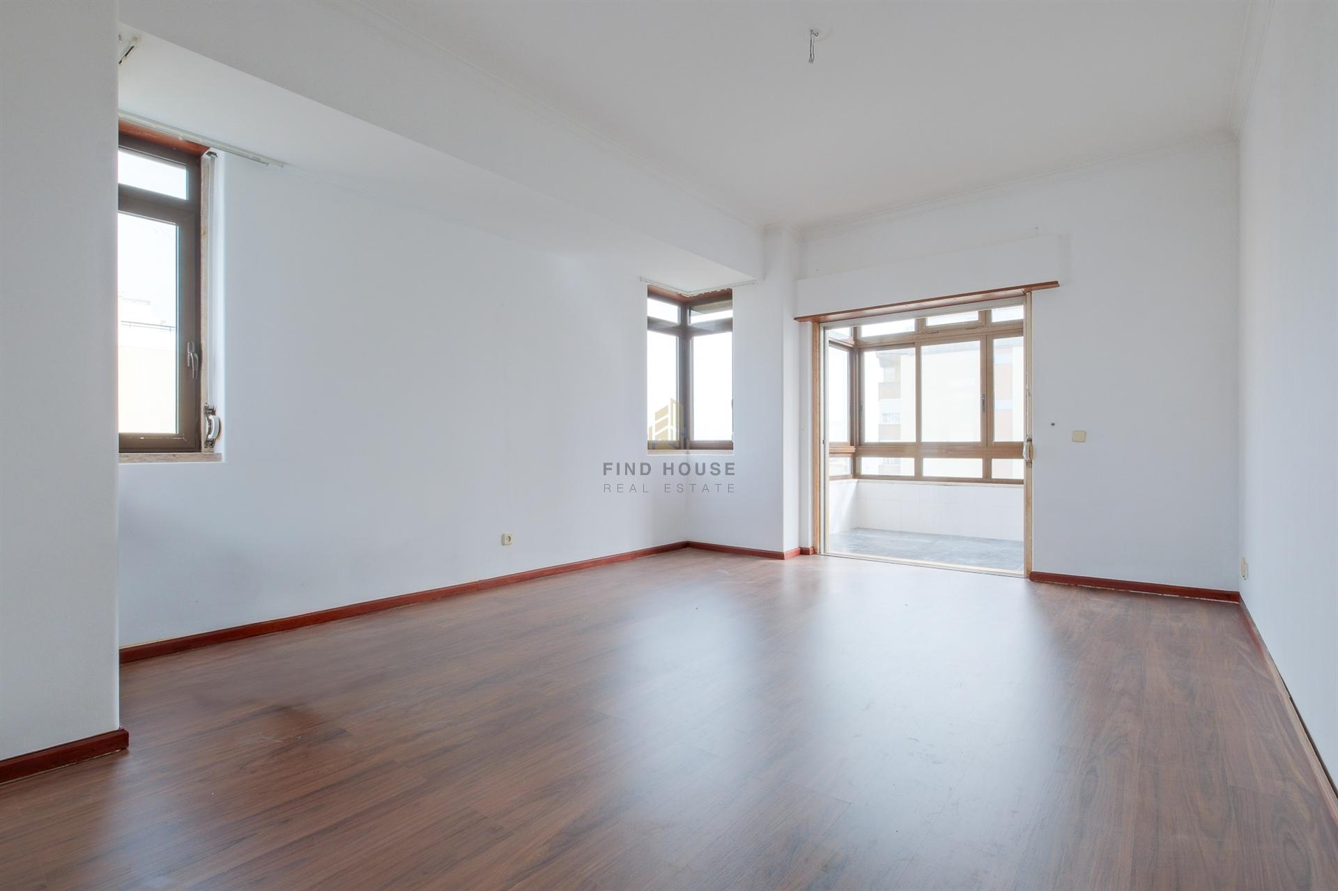 Apartamento T2 com vista mar na figueirinha, Oeiras