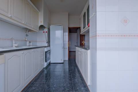 Apartamento T2 com vista mar na figueirinha, Oeiras