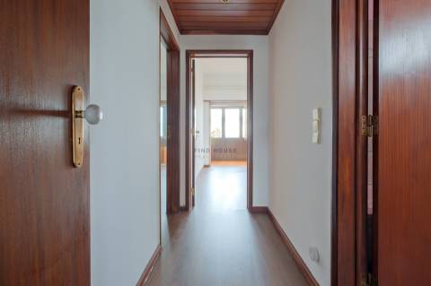 Apartamento T2 com vista mar na figueirinha, Oeiras