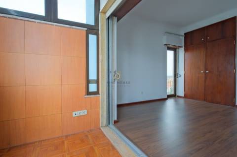 Apartamento T2 com vista mar na figueirinha, Oeiras