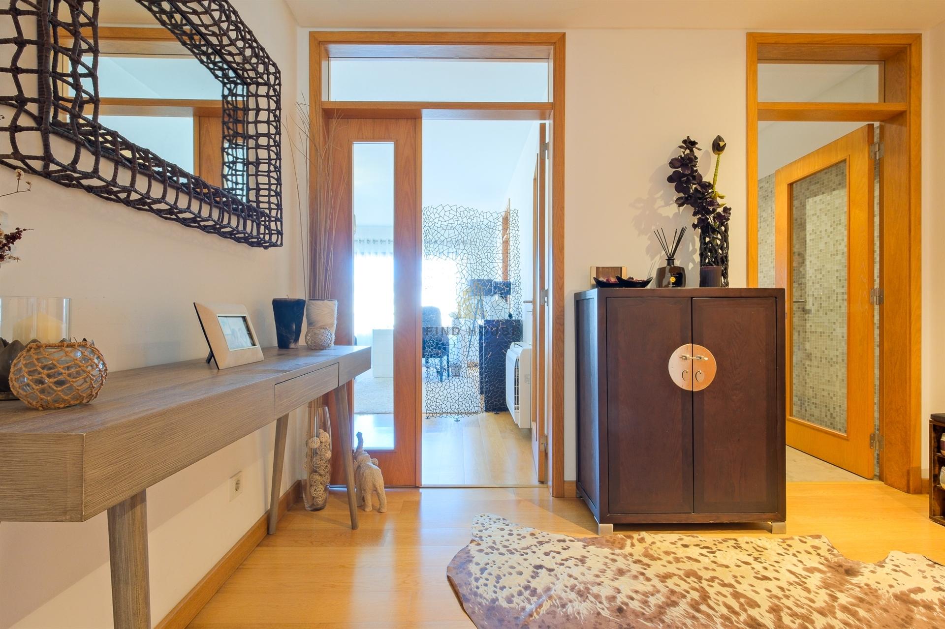 Apartamento T3 com 3 lugares de garagem, arrecadação e vista Rio no Parque das Nações, Lisboa