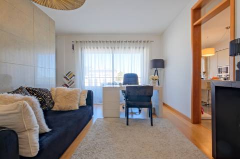 Apartamento T3 com 3 lugares de garagem, arrecadação e vista Rio no Parque das Nações, Lisboa