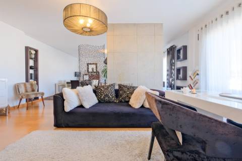 Apartamento T3 com 3 lugares de garagem, arrecadação e vista Rio no Parque das Nações, Lisboa