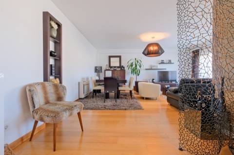 Apartamento T3 com 3 lugares de garagem, arrecadação e vista Rio no Parque das Nações, Lisboa