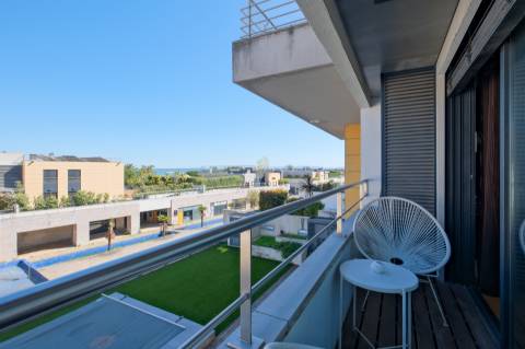 Apartamento T3 com 3 lugares de garagem, arrecadação e vista Rio no Parque das Nações, Lisboa