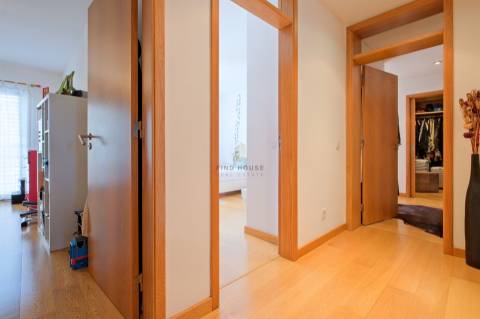 Apartamento T3 com 3 lugares de garagem, arrecadação e vista Rio no Parque das Nações, Lisboa