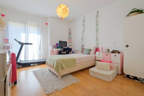 Apartamento T3 com 3 lugares de garagem, arrecadação e vista Rio no Parque das Nações, Lisboa