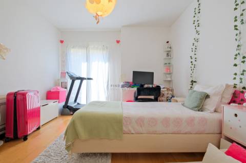 Apartamento T3 com 3 lugares de garagem, arrecadação e vista Rio no Parque das Nações, Lisboa