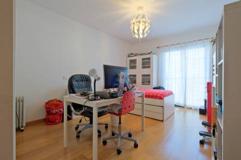 Apartamento T3 com 3 lugares de garagem, arrecadação e vista Rio no Parque das Nações, Lisboa