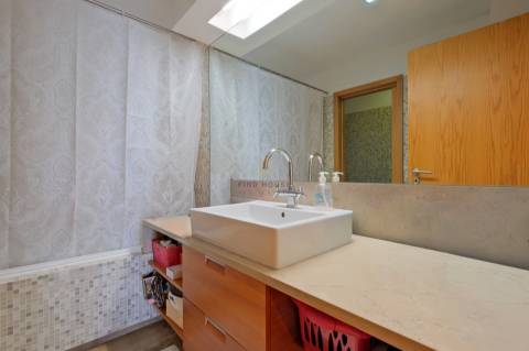 Apartamento T3 com 3 lugares de garagem, arrecadação e vista Rio no Parque das Nações, Lisboa