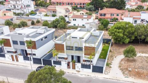 Arrenda-se Moradia geminada T3 em Bicesse