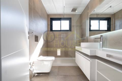 Arrenda-se Moradia geminada T3 em Bicesse