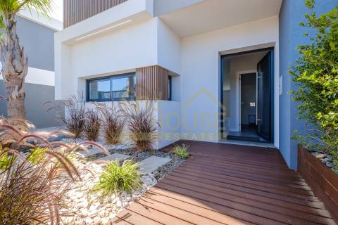 Arrenda-se Moradia geminada T3 em Bicesse