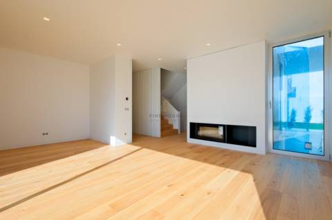 Moradia Isolada T4 com jardim e Garagem Box em Tires, São Domingos de Rana