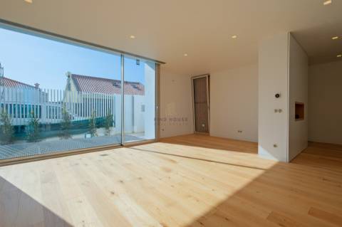 Moradia Isolada T4 com jardim e Garagem Box em Tires, São Domingos de Rana