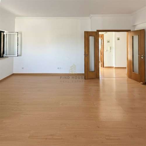 Moradia T4 com 2 pisos em Foros de Salvaterra