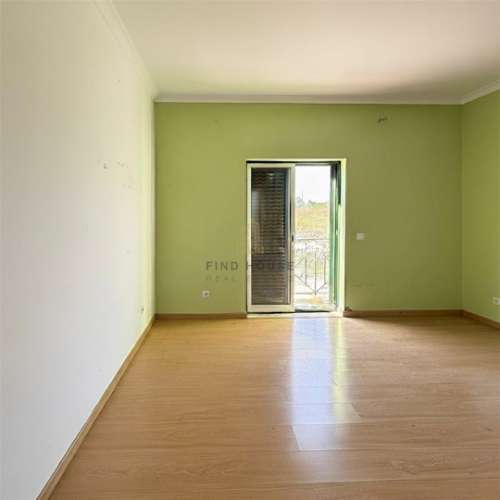 Moradia T4 com 2 pisos em Foros de Salvaterra