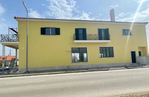 Moradia T4 com 2 pisos em Foros de Salvaterra