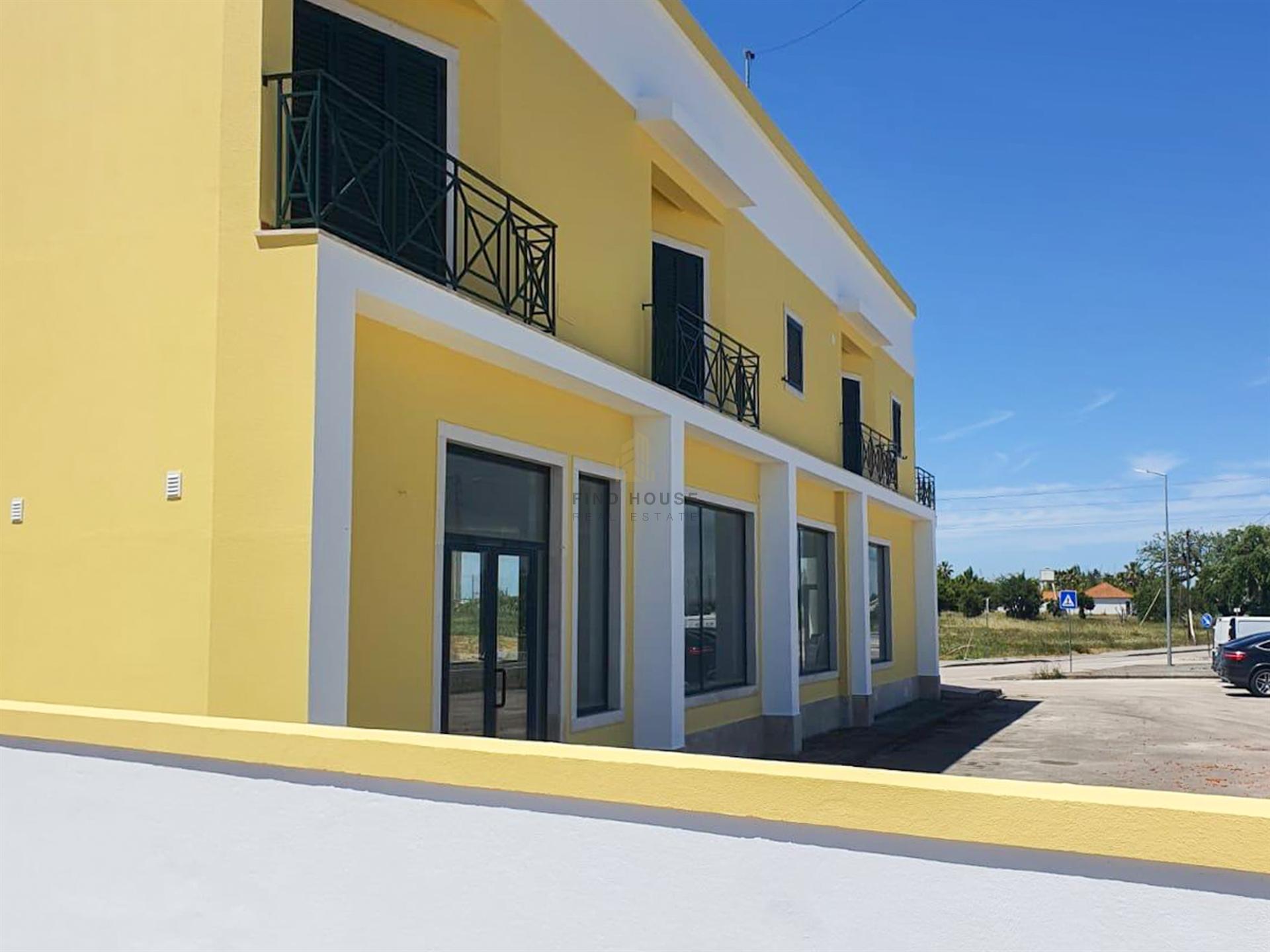 Moradia T4 com 2 pisos em Foros de Salvaterra