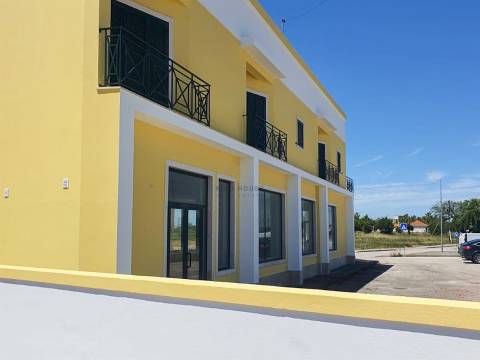 Moradia T4 com 2 pisos em Foros de Salvaterra