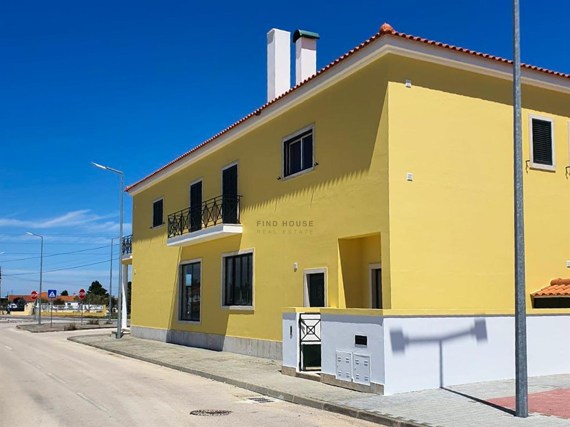 Moradia T4 com 2 pisos em Foros de Salvaterra