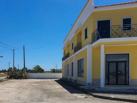 Moradia T4 com 2 pisos em Foros de Salvaterra