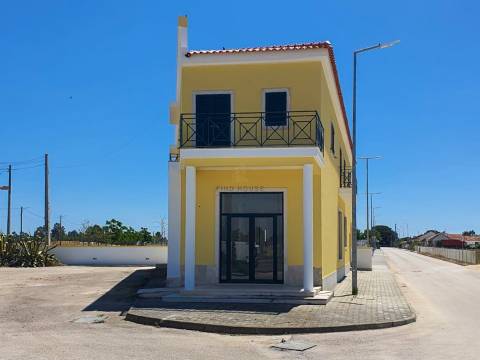 Moradia T4 com 2 pisos em Foros de Salvaterra