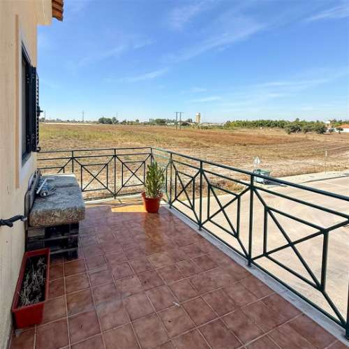 Apartamento T4 com amplo logradouro em Foros de Salvaterra, Salvaterra de Magos