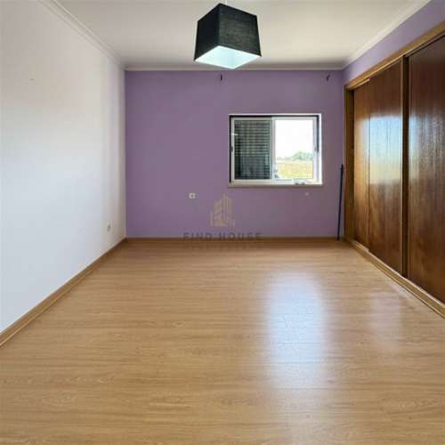 Apartamento T4 com amplo logradouro em Foros de Salvaterra, Salvaterra de Magos